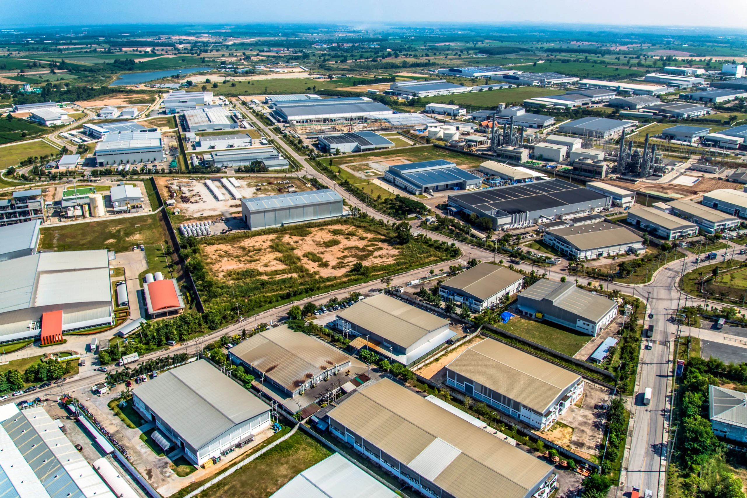 Aerial view of an industrial estate within an FTZ, highlighting large warehouses and facilities optimized for international trade.